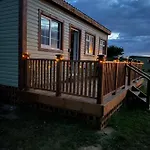 Cuddles & Bubbles Cozy With Jacuzzi Hot Tub Chalet *