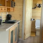 Chalet Cuddles & Bubbles Cozy With Jacuzzi Hot Tub