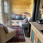 Chalet Cuddles & Bubbles Cozy With Jacuzzi Hot Tub