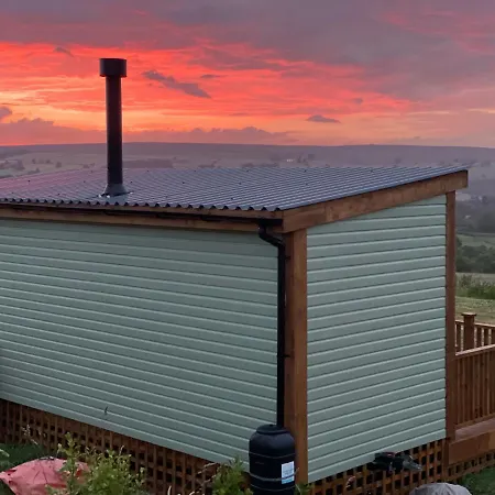 Keepers Shepherd Hut With Hot Tub *