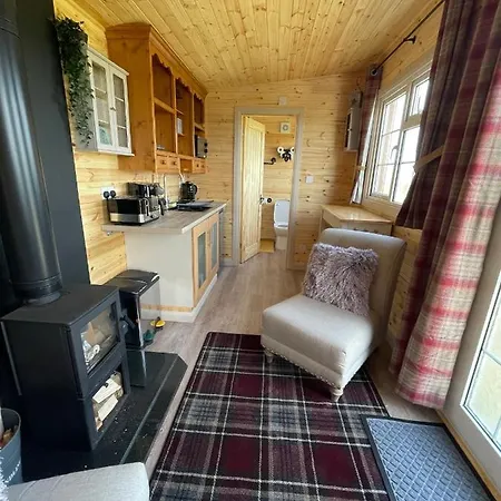 Dağ evi Keepers Shepherd Hut With Hot Tub *