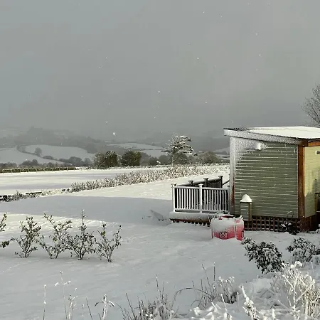 Chalet Keepers Shepherd Hut With Hot Tub