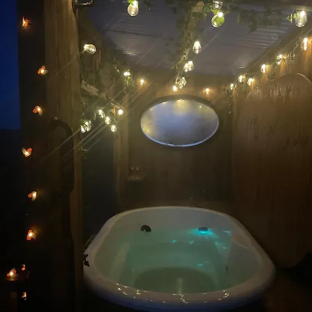 Keepers Shepherd Hut With Hot Tub Whitby