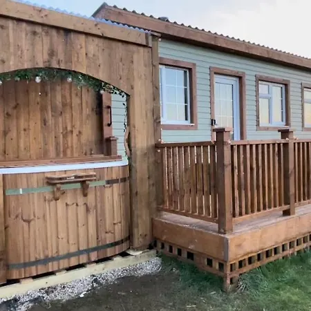 Keepers Shepherd Hut With Hot Tub * Whitby