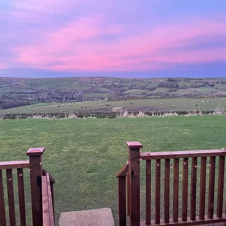 Horská chata Cuddles & Bubbles Cozy With Jacuzzi Hot Tub Whitby