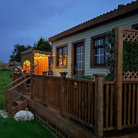 Keepers Shepherd Hut With Hot Tub Dağ evi *