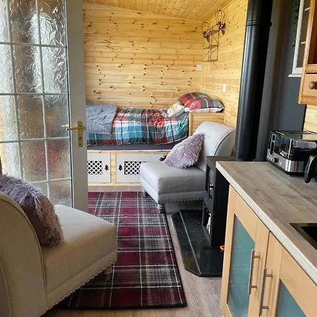Dağ evi Keepers Shepherd Hut With Hot Tub