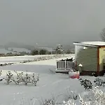 シャレー Cuddles & Bubbles Cozy With Jacuzzi Hot Tub